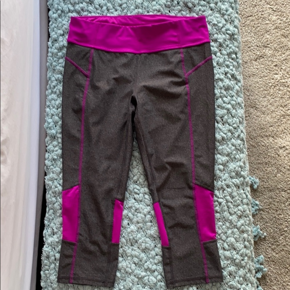 Xersion cropped workout leggings